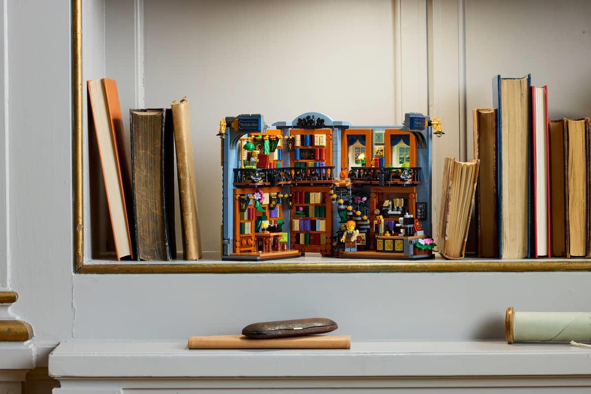 LEGO Icons Bookshop: Book Nook 11379