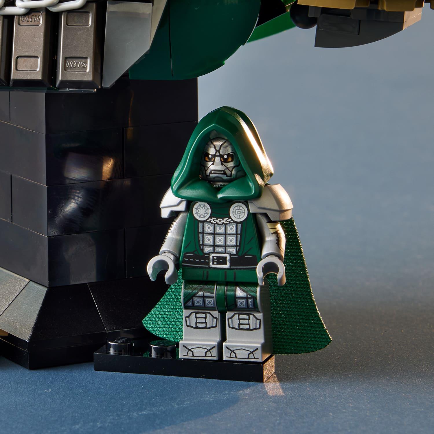 LEGO Heroes Doctor Doom Bust 76345