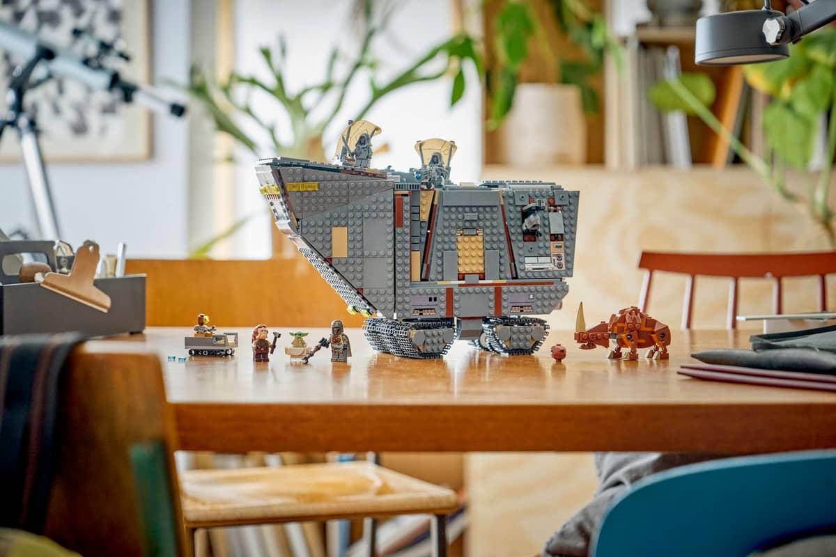 LEGO Star Wars Offworld Sandcrawler and Mudhorn 75453
