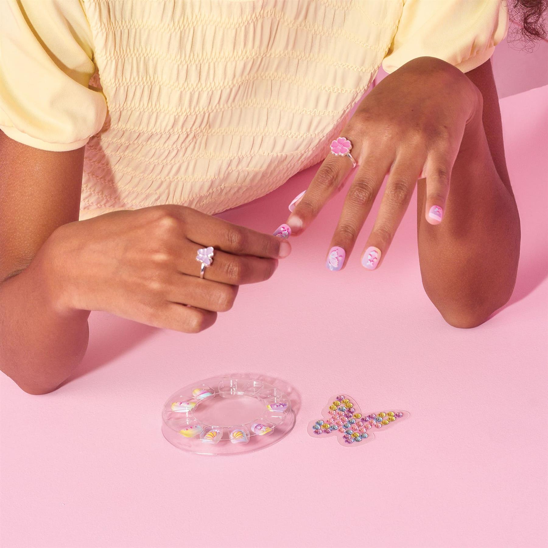 Make It Real Glimmer & Glow Beautiful Butterfly Nails