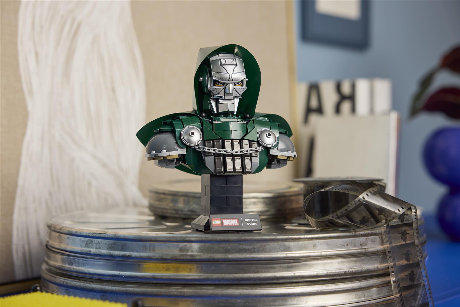 LEGO Heroes Doctor Doom Bust 76345