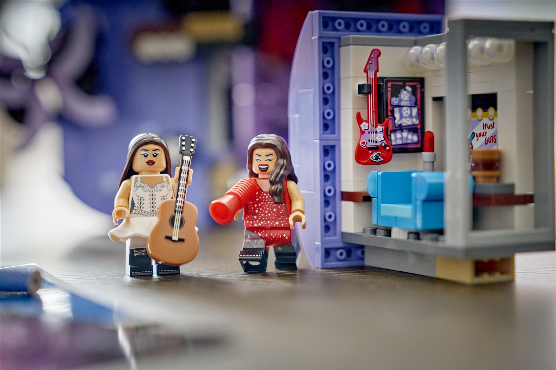LEGO Editions Olivia Rodrigo's Dual Guitar 43031