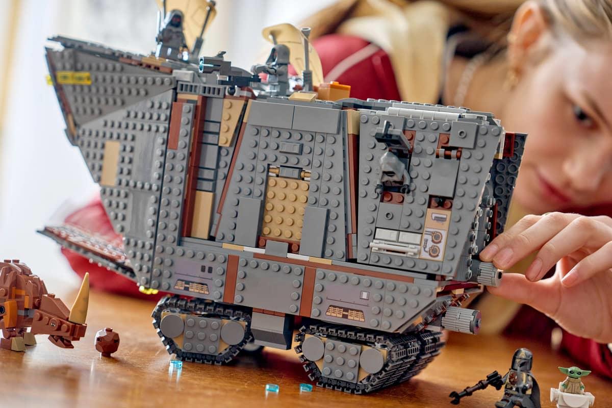 LEGO Star Wars Offworld Sandcrawler and Mudhorn 75453