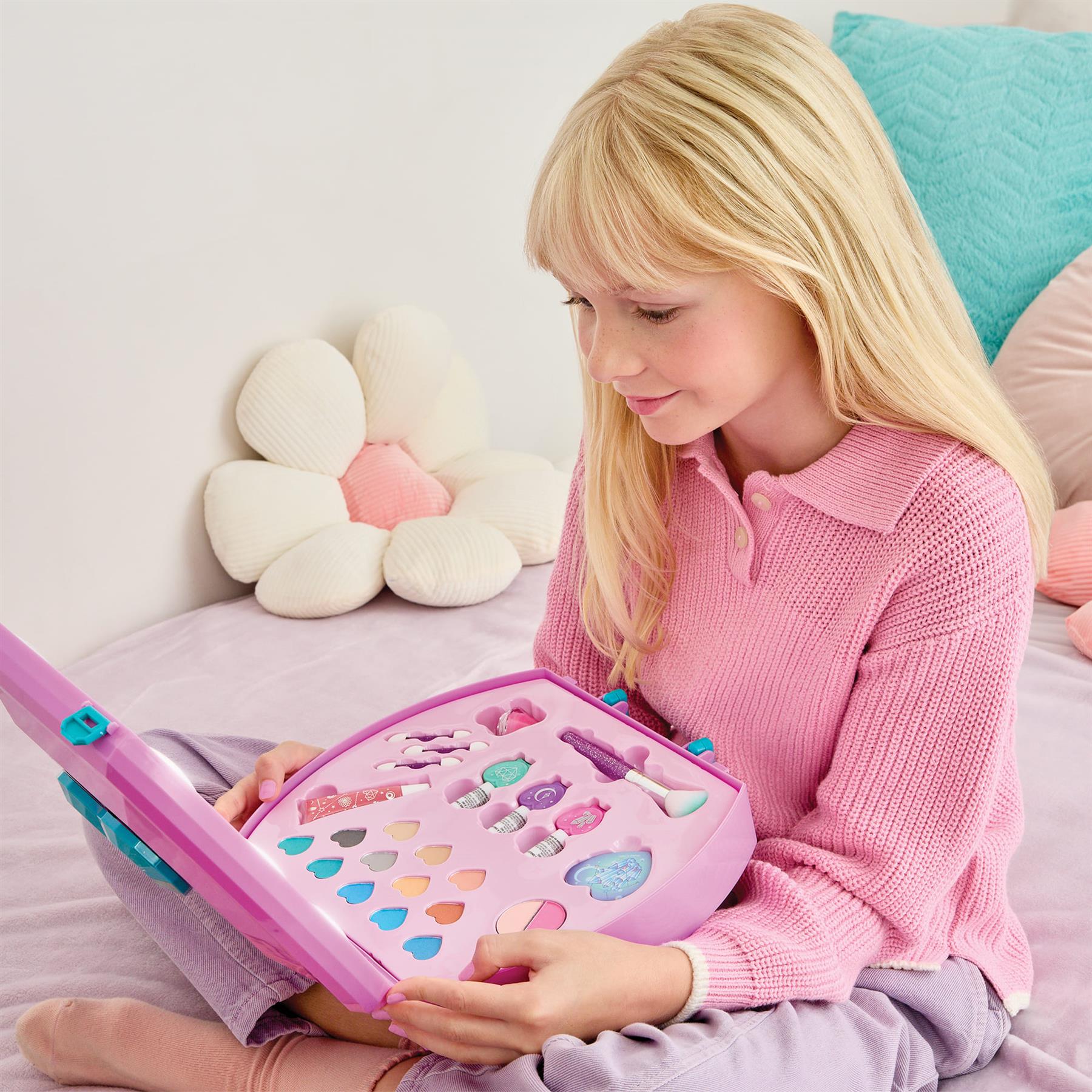Make It Real Glimmer & Glow Light Up Cosmetic Studio