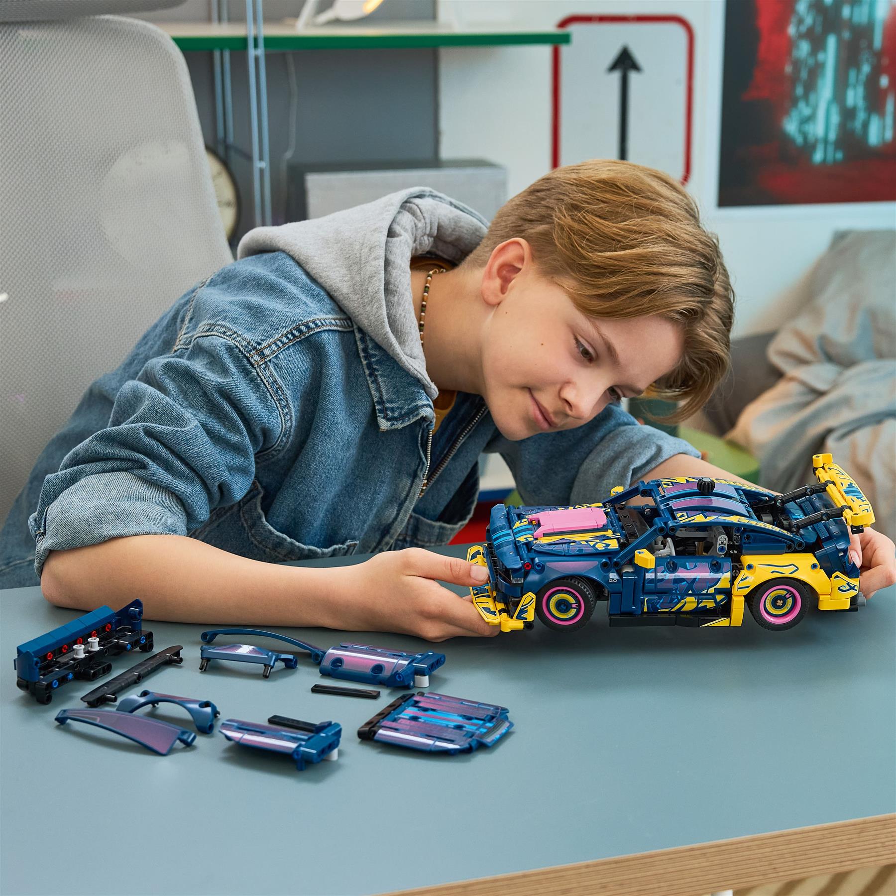 LEGO Technic Custom Garage Ford Mustang GT Car 42236