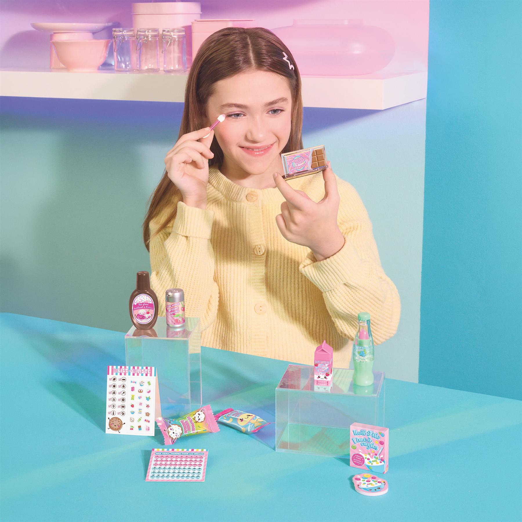Make It Real Glimmer & Glow Mini Mart Cosmetic Set