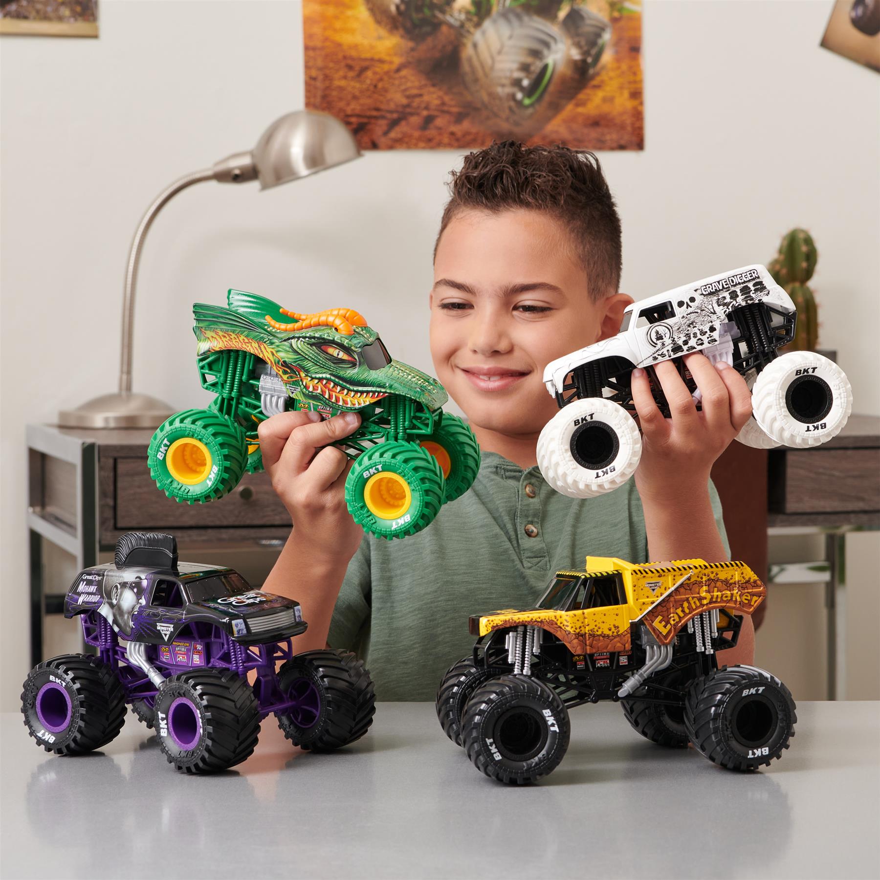 Monster Jam 1:2 Scale Monster Truck - Classroom Crusher